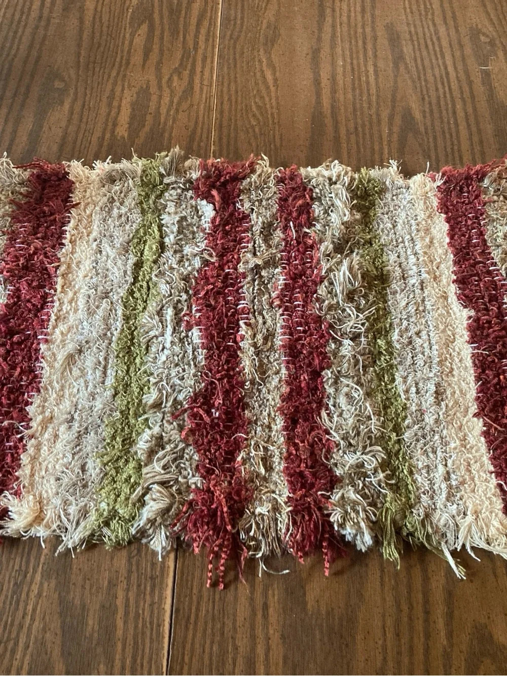 Handmade/loomed Striped Shag Placemats Red, Green Cream (Set of 4) table runner